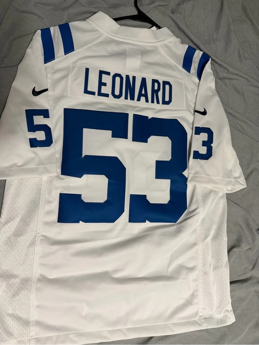 Indianapolis Colts men’s L Darius Leonard white jersey NWT